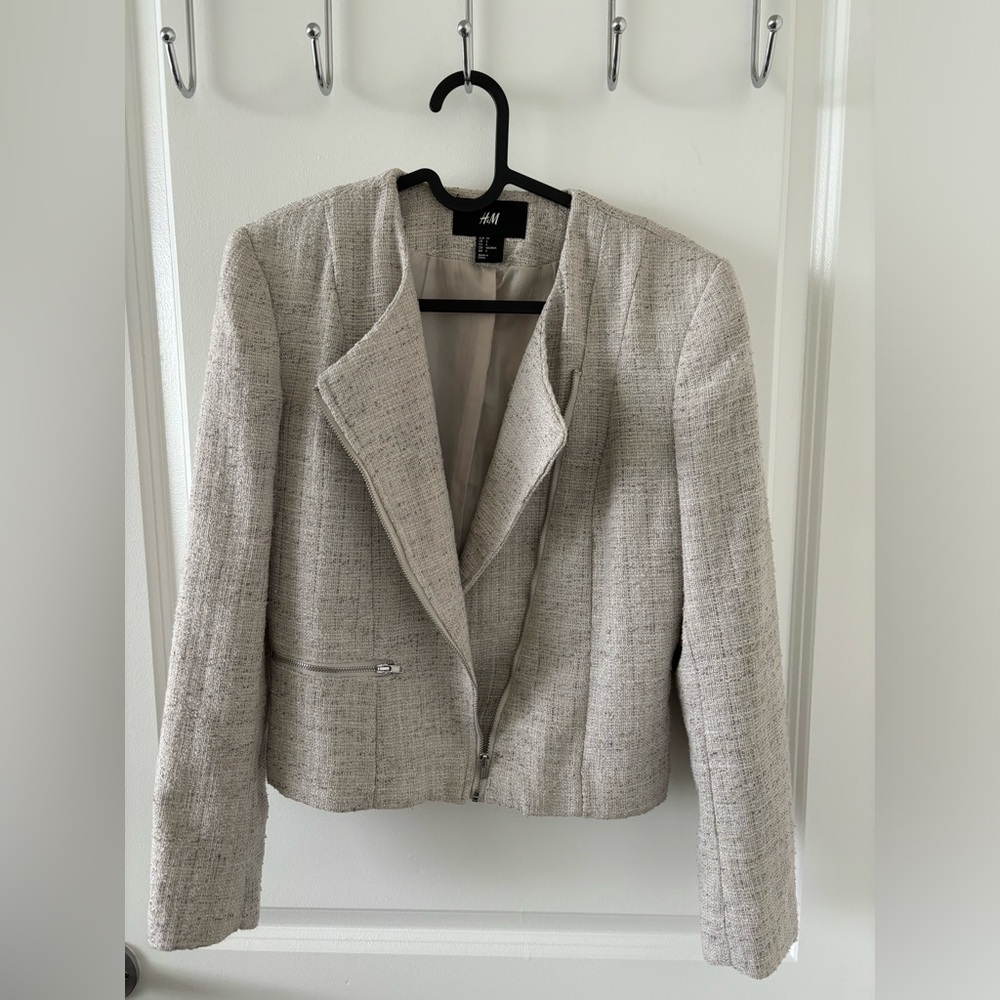 H&M white and silver tweed cropped jacket. Size 4